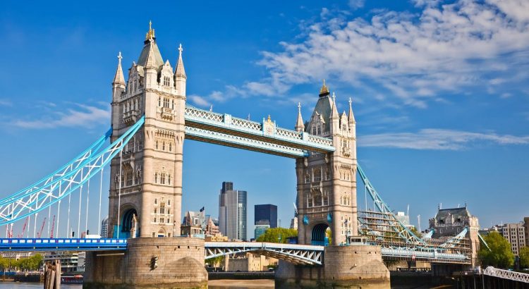 Best Cities To Live And Work In The UK For Travellers - 5Chat
